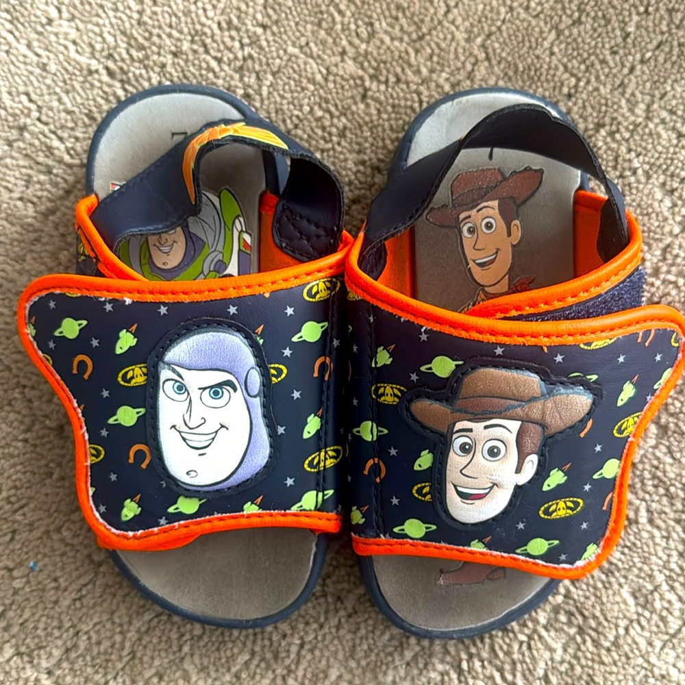 Size 7 toddlers woody and buzz Toy Story sandals boys GUC